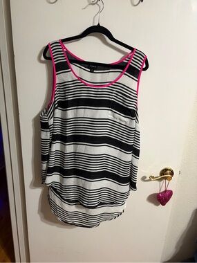 🥳 2 torrid Black & White Striped Tank with Neon Pink Trim